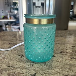 Hobnail wax warmer in beautiful teal color.
